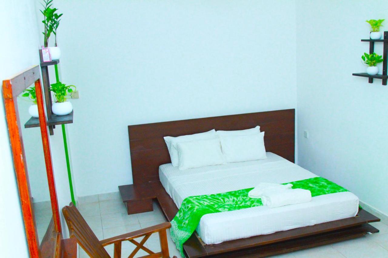 The Garnet Mirissa Hotel Buitenkant foto