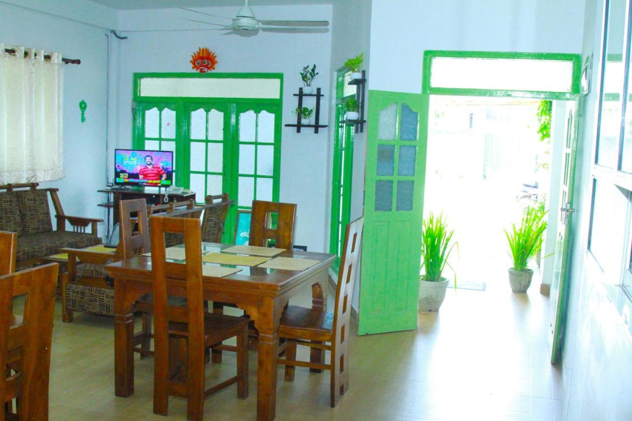 The Garnet Mirissa Hotel Buitenkant foto