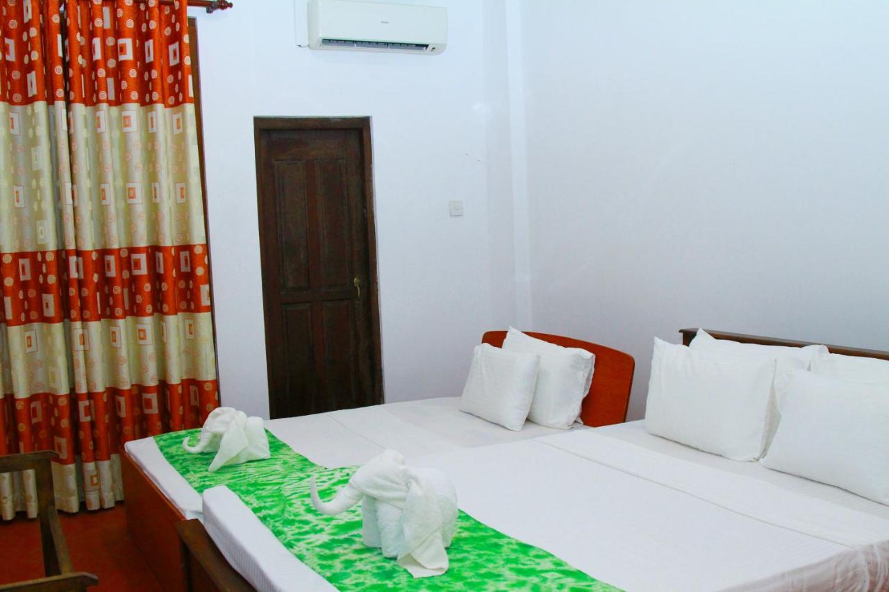 The Garnet Mirissa Hotel Buitenkant foto
